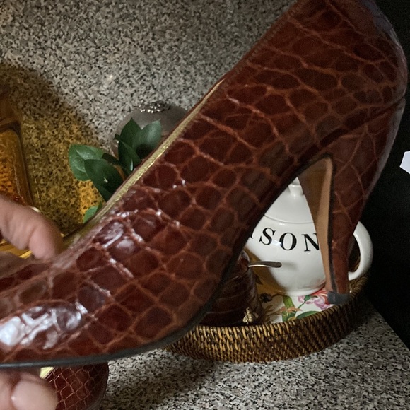 HELLO GORGEOUS! stunning natural crocodile pumps… - Picture 4 of 7